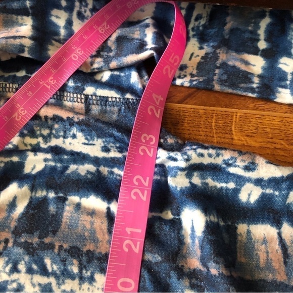 Simple Art to wear, blue tie dye stretch tunic top in size 1x - Picture 6 of 7